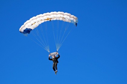 ng体育下载-拜仁激战多特后显疲态？卡瓦尔直言，竞争常态，全队同担