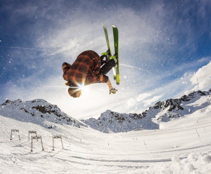 ng体育app-张玉宁头球摆渡显神威，林良铭扫射定乾坤，国足热身赛力克劲敌