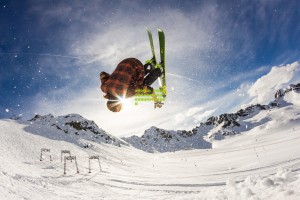 ng体育官网|关键球争议！萨格斯三分遭大桥犯规引挑战 尼克斯逆转判罚锁定胜局