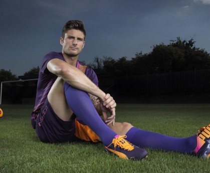 ng体育-地上足球锐评，T1提前加冕引争议，曼联连胜终结痼疾难除